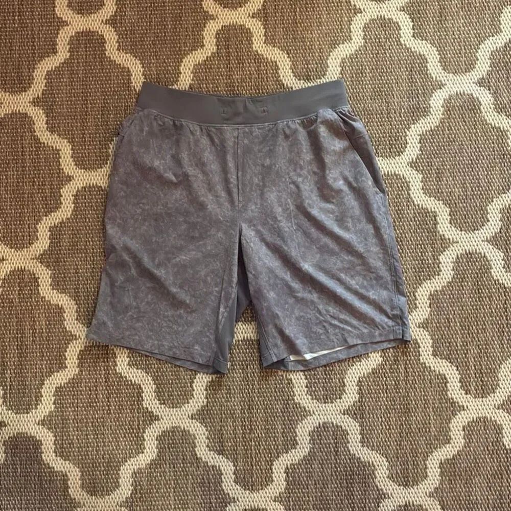 Lululemon T.H.E  liner less shorts men’s size large